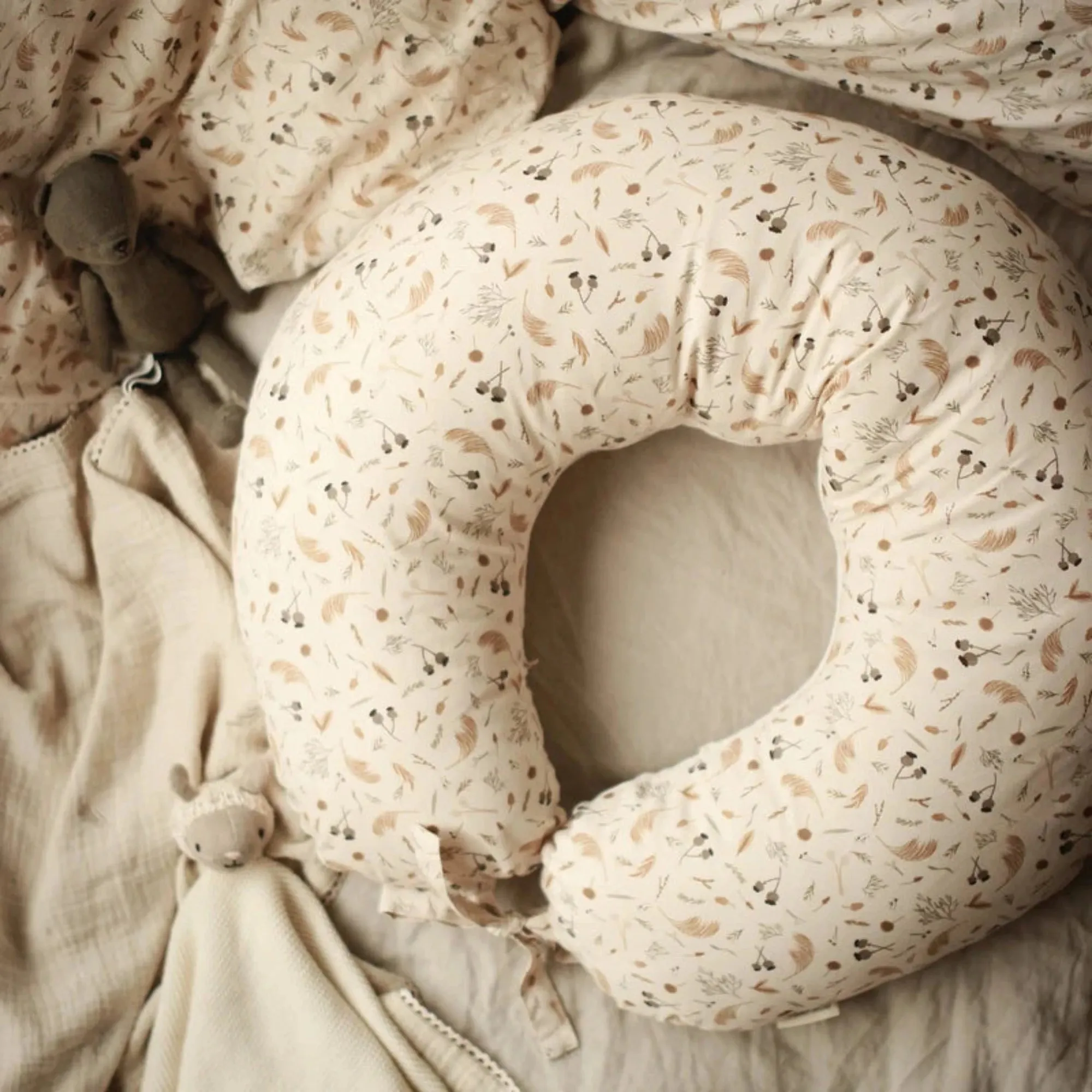 AVERY ROW Nursing Pillow