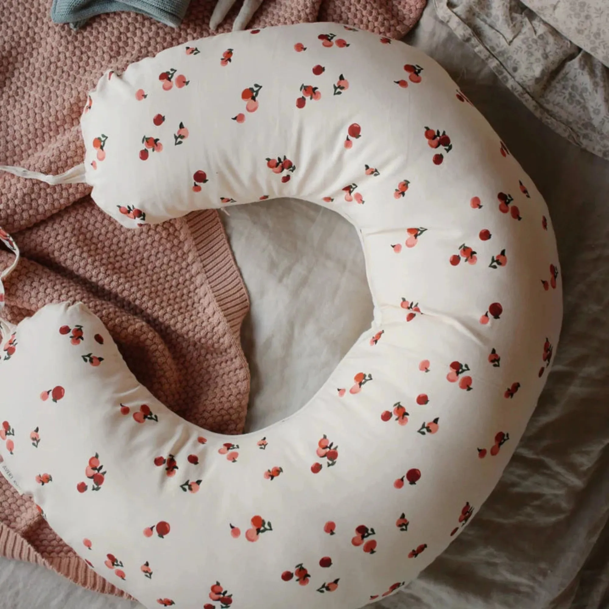 AVERY ROW Nursing Pillow
