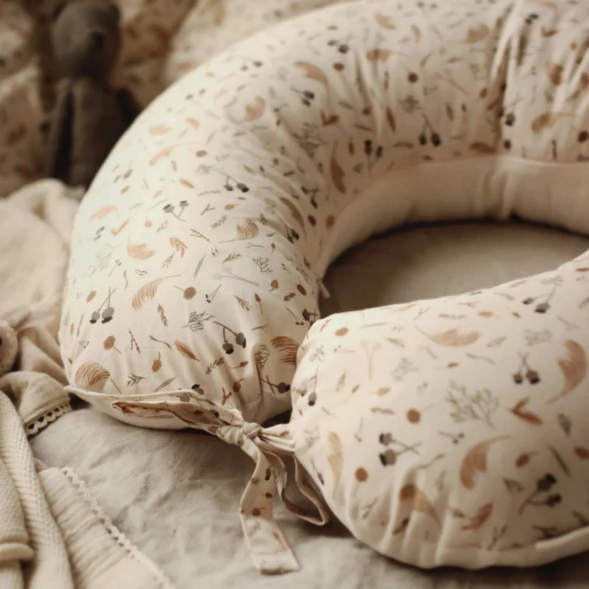 AVERY ROW Nursing Pillow