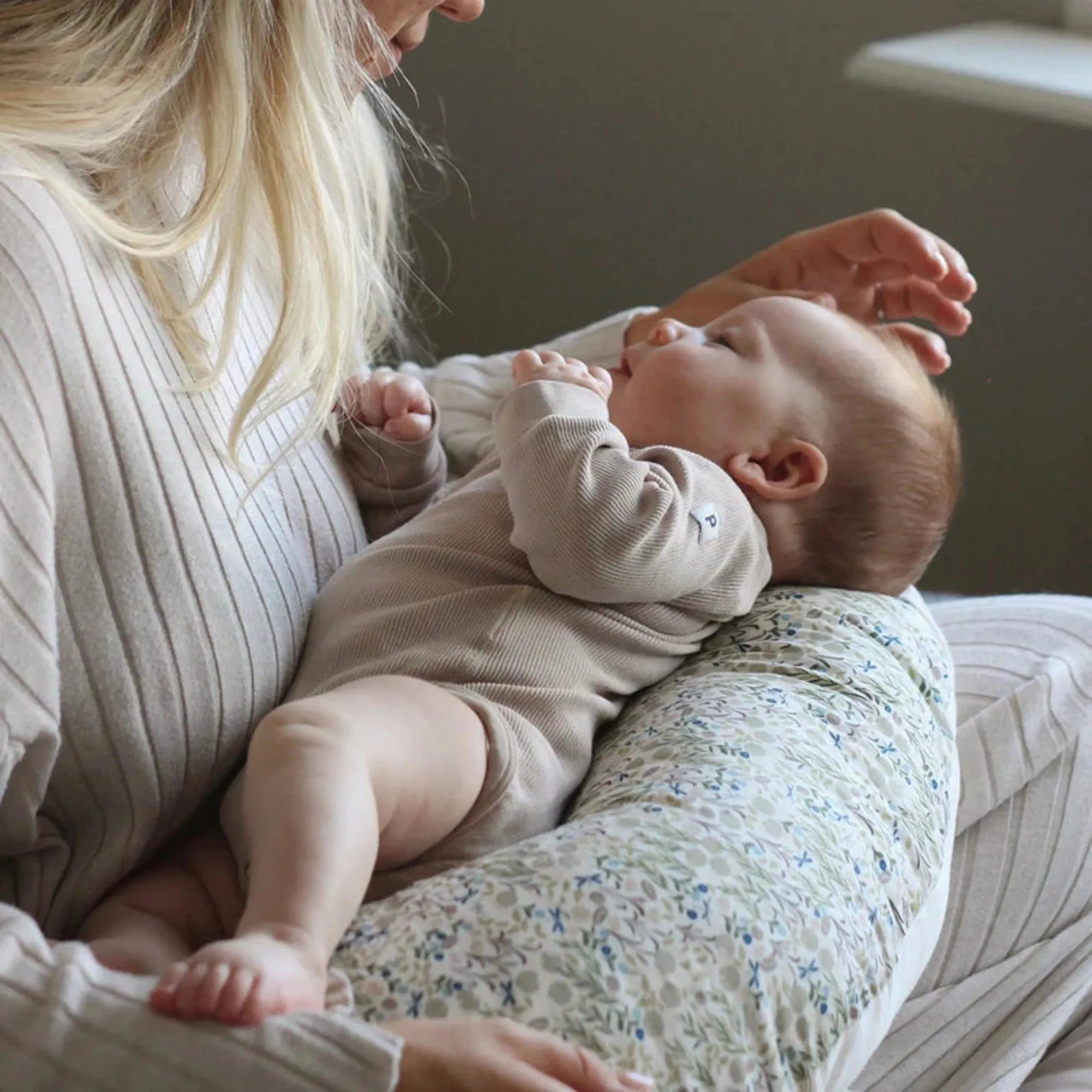 AVERY ROW Nursing Pillow