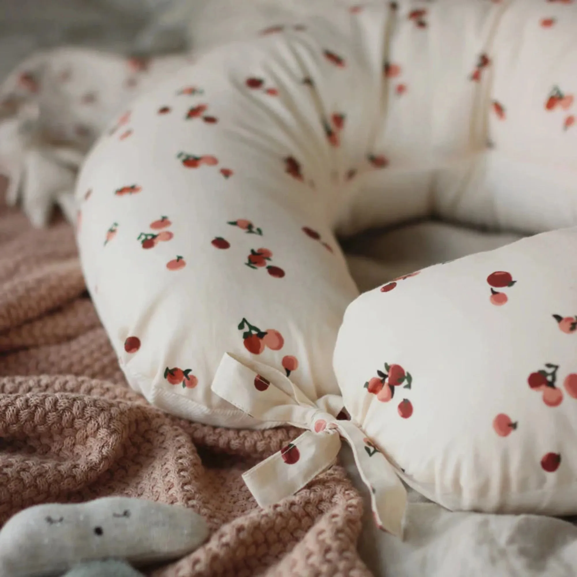 AVERY ROW Nursing Pillow