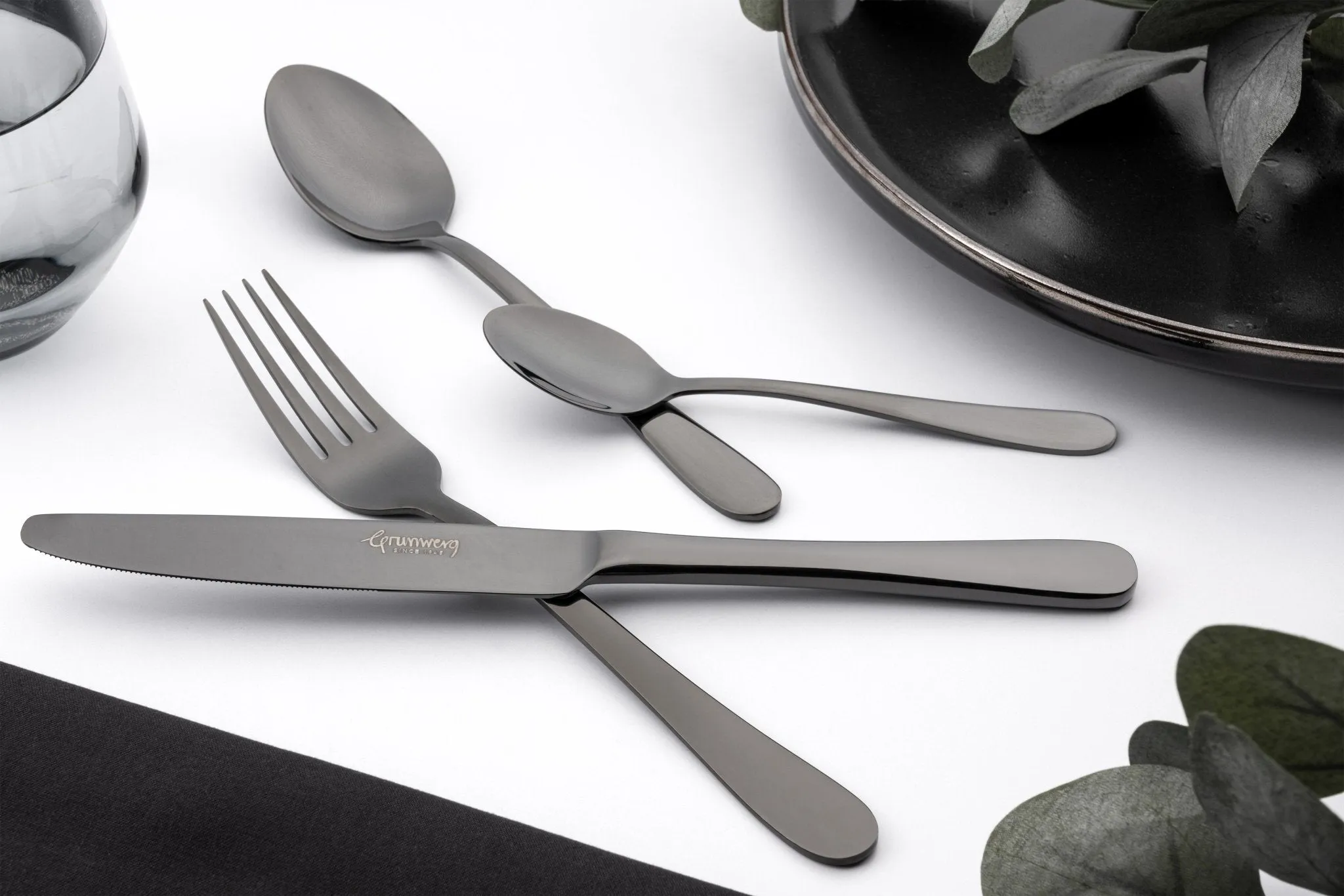 Black 16 Piece Cutlery Set for 4 people