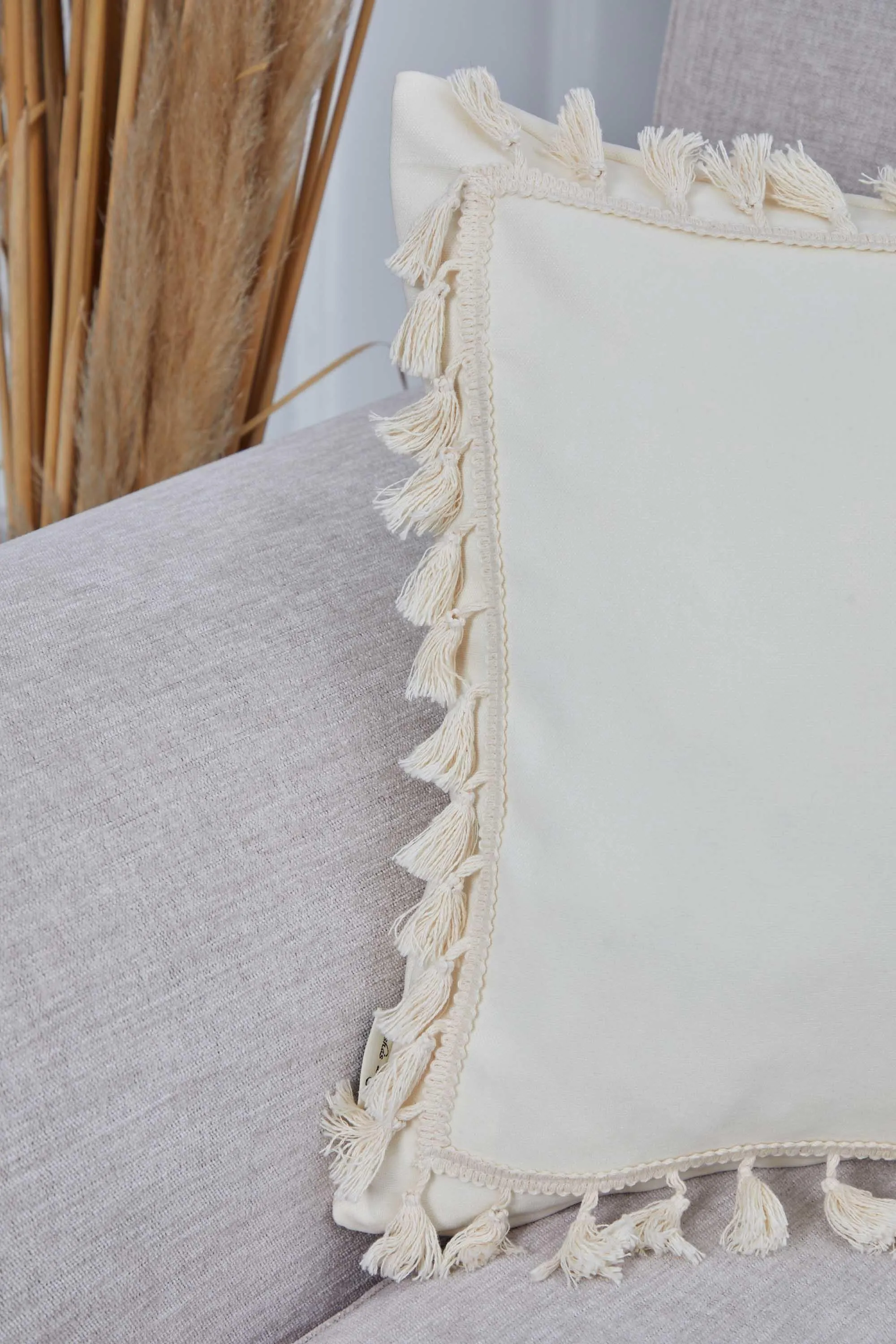Tasseled Trendy Throw Pillow Cover 18x18 Inches Fashionable Pillow Cover for Couch, Solid Throw Pillow Cover made from Knit Fabric,K-351