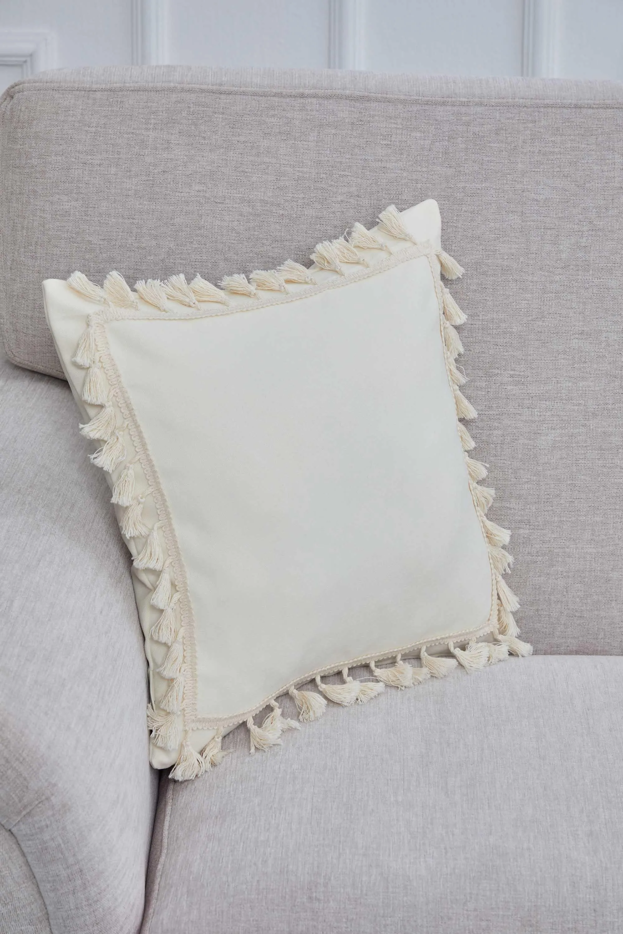 Tasseled Trendy Throw Pillow Cover 18x18 Inches Fashionable Pillow Cover for Couch, Solid Throw Pillow Cover made from Knit Fabric,K-351